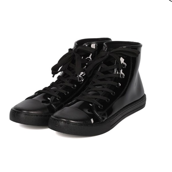 Qupid Black patent high top capped toe sneakers - Picture 5 of 9